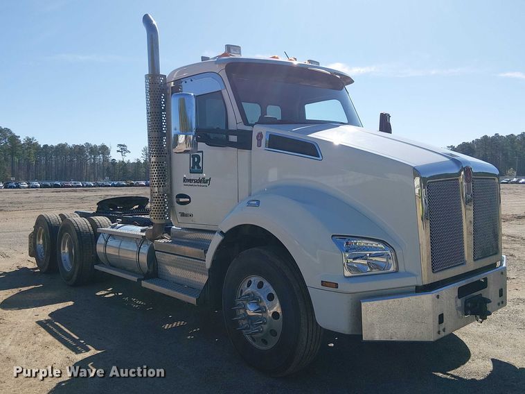 image for item YA2866 2025 Kenworth T880 semi truck
