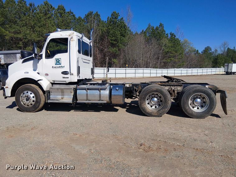 image for item YA2866 2025 Kenworth T880 semi truck