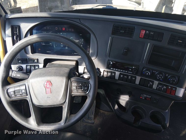 image for item YA2866 2025 Kenworth T880 semi truck