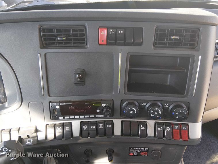 image for item YA2866 2025 Kenworth T880 semi truck