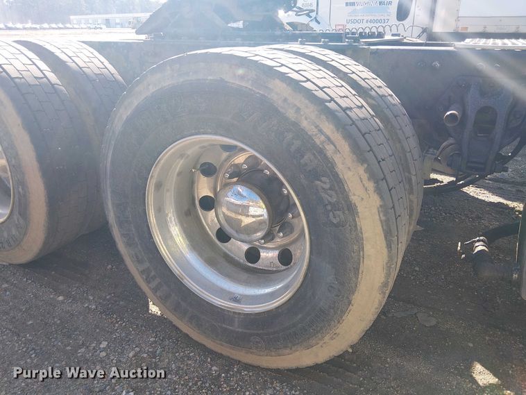 image for item YA2866 2025 Kenworth T880 semi truck