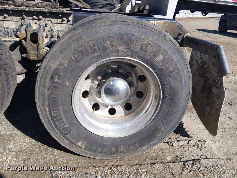 image for item YA2866 2025 Kenworth T880 semi truck