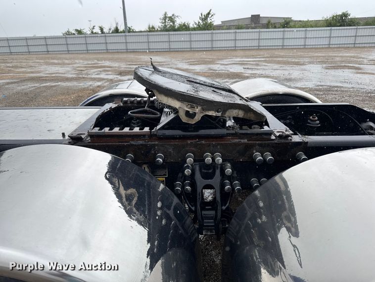 image for item YA2878 2023 Peterbilt 389 semi truck
