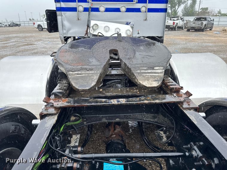 image for item YA2878 2023 Peterbilt 389 semi truck