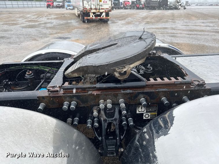 image for item YA2878 2023 Peterbilt 389 semi truck