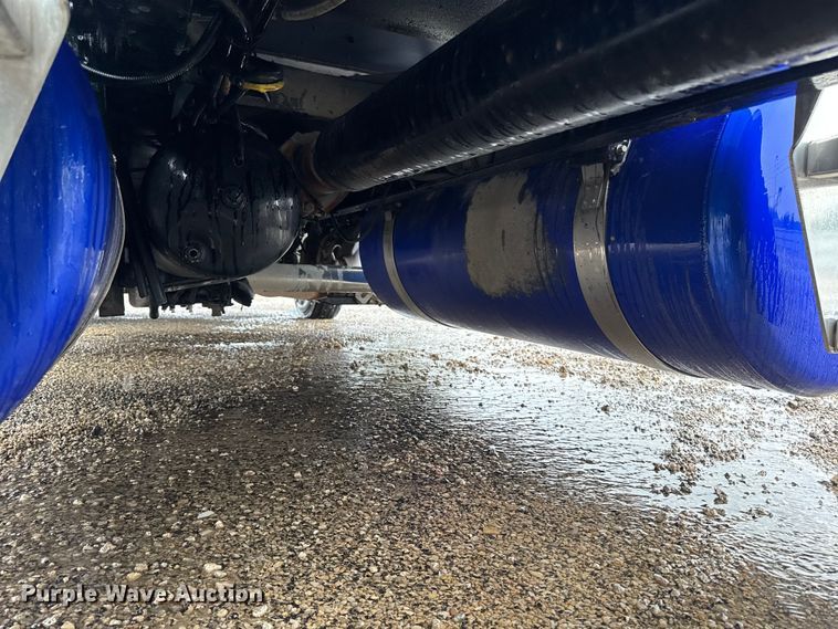 image for item YA2878 2023 Peterbilt 389 semi truck