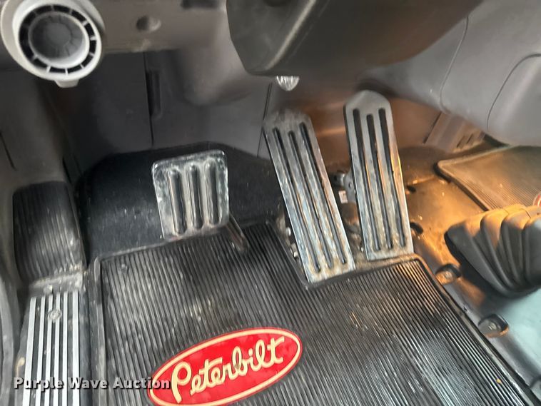image for item YA2878 2023 Peterbilt 389 semi truck