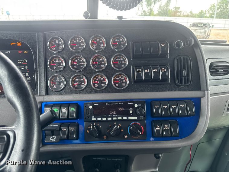 image for item YA2878 2023 Peterbilt 389 semi truck