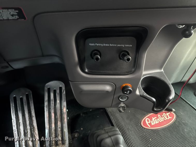 image for item YA2878 2023 Peterbilt 389 semi truck