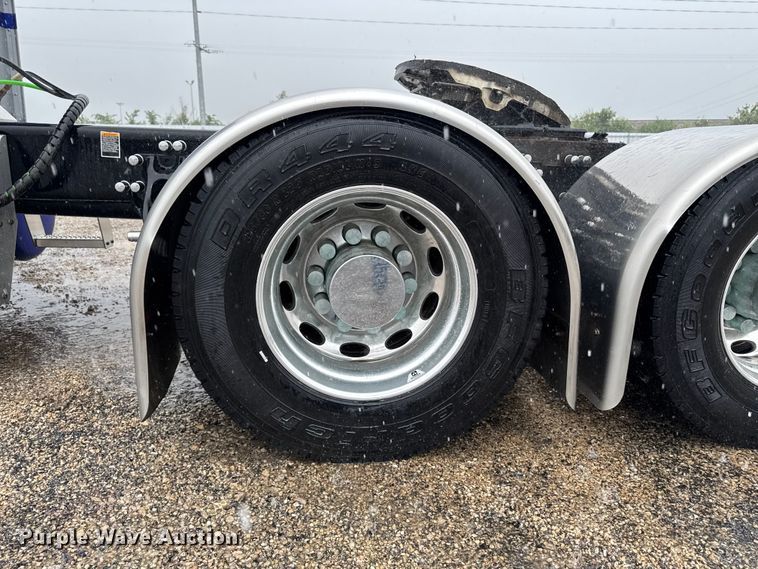 image for item YA2878 2023 Peterbilt 389 semi truck