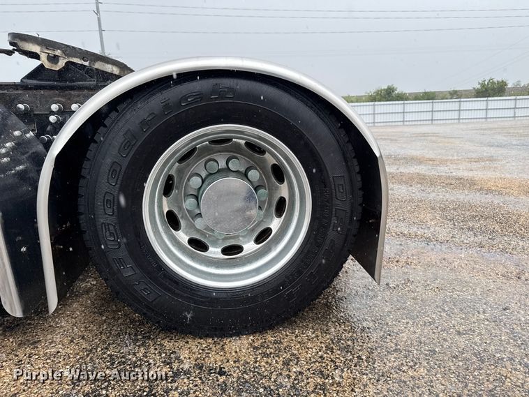 image for item YA2878 2023 Peterbilt 389 semi truck