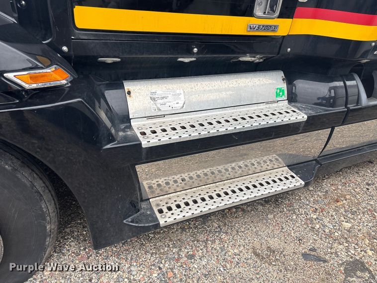 image for item YA2949 2017 Western Star 5700XE semi truck