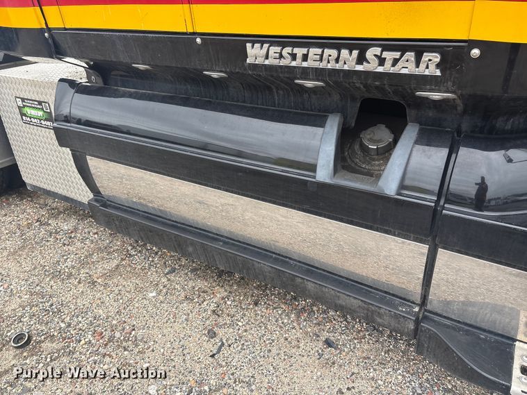 image for item YA2949 2017 Western Star 5700XE semi truck