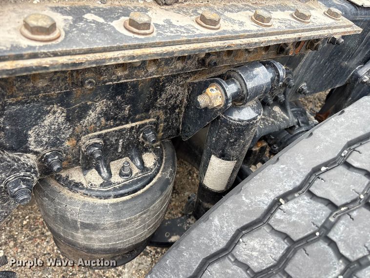 image for item YA2949 2017 Western Star 5700XE semi truck