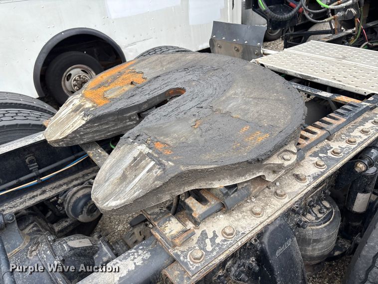 image for item YA2949 2017 Western Star 5700XE semi truck