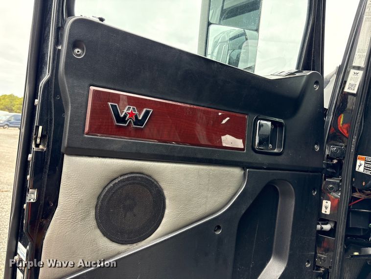 image for item YA2949 2017 Western Star 5700XE semi truck