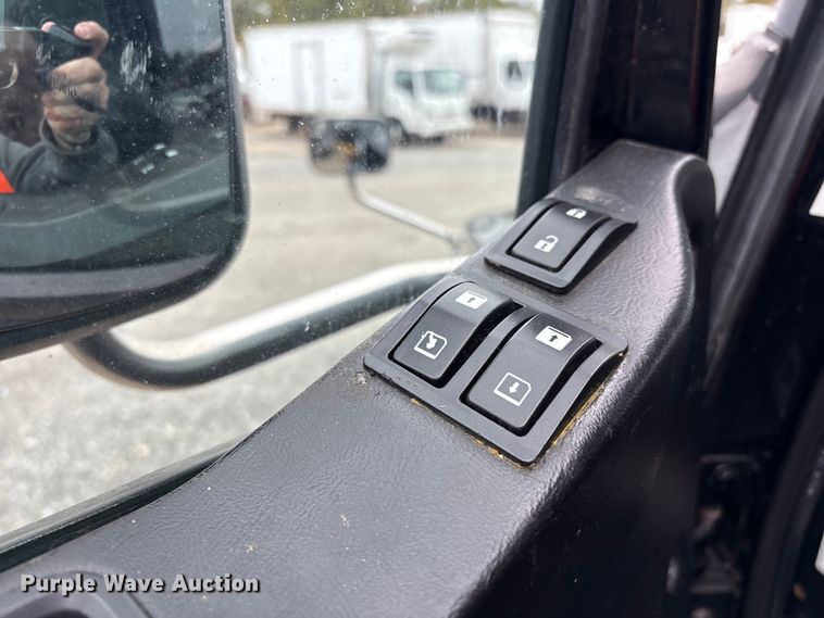 image for item YA2949 2017 Western Star 5700XE semi truck