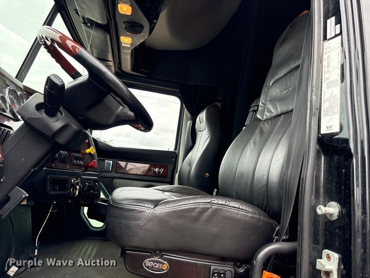 image for item YA2949 2017 Western Star 5700XE semi truck