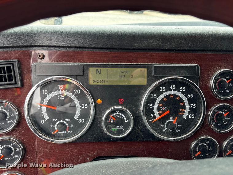 image for item YA2949 2017 Western Star 5700XE semi truck