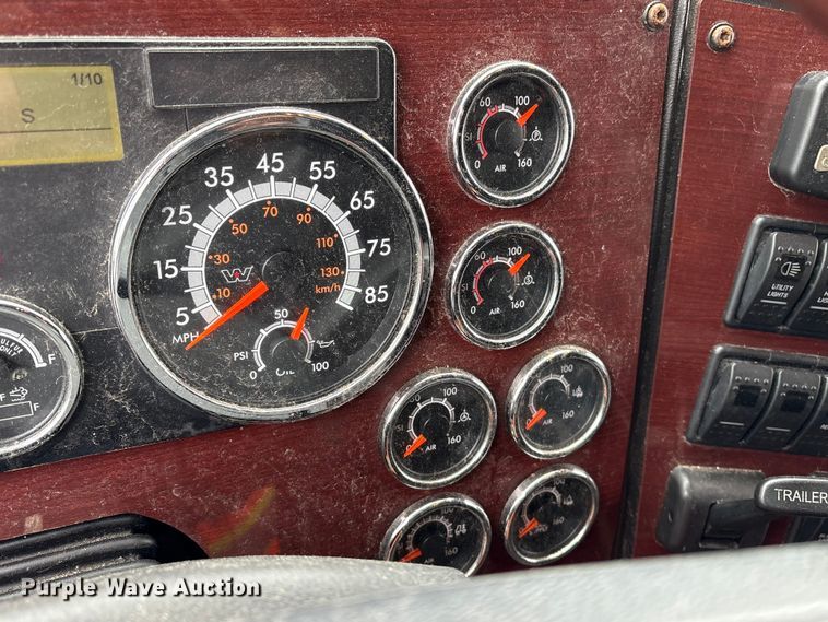 image for item YA2949 2017 Western Star 5700XE semi truck