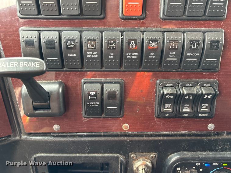 image for item YA2949 2017 Western Star 5700XE semi truck