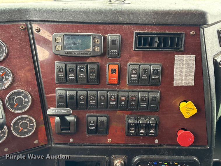 image for item YA2949 2017 Western Star 5700XE semi truck