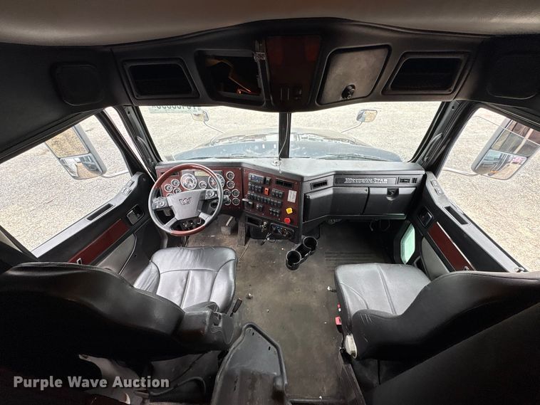image for item YA2949 2017 Western Star 5700XE semi truck