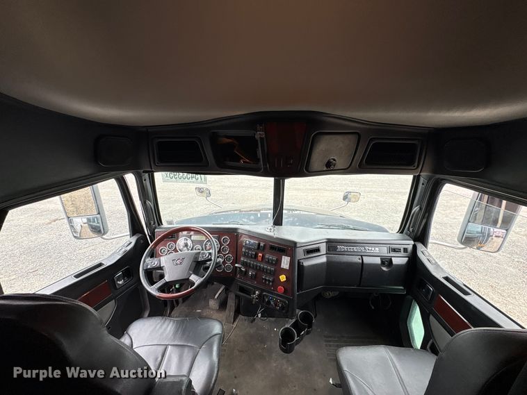 image for item YA2949 2017 Western Star 5700XE semi truck