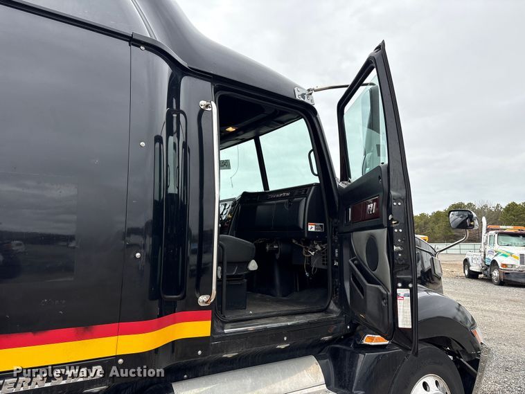 image for item YA2949 2017 Western Star 5700XE semi truck