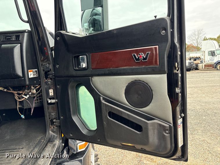 image for item YA2949 2017 Western Star 5700XE semi truck