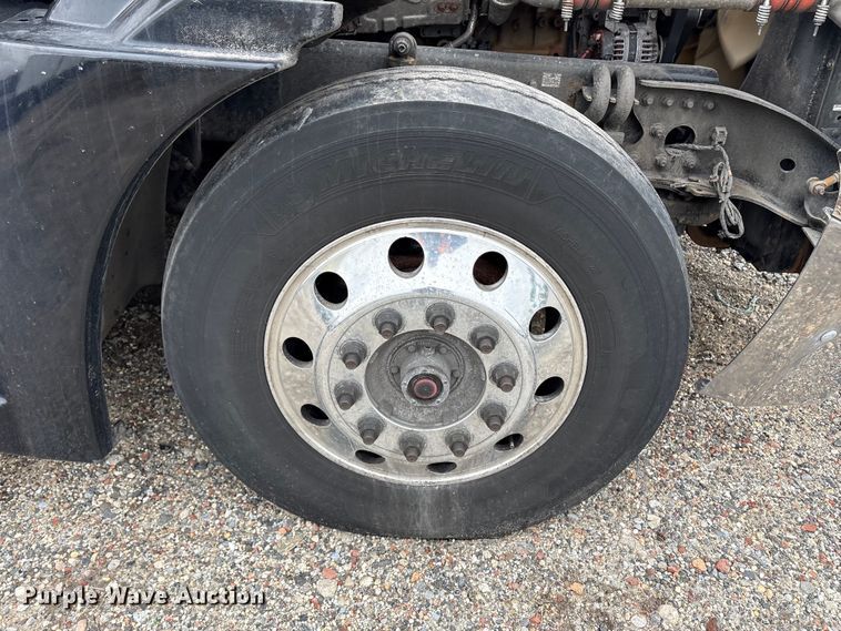 image for item YA2949 2017 Western Star 5700XE semi truck