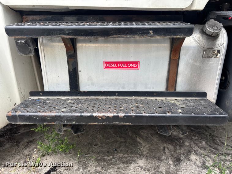 image for item YA2971 2019 Freightliner Business Class M2 box truck