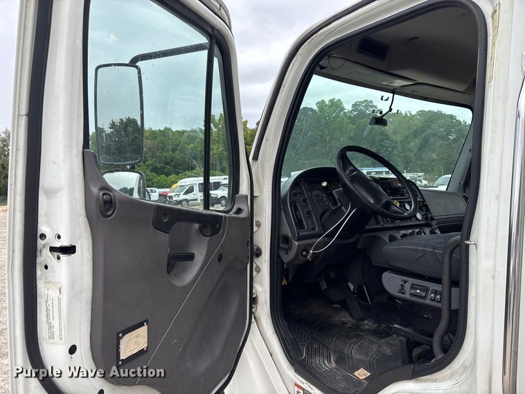 image for item YA2971 2019 Freightliner Business Class M2 box truck