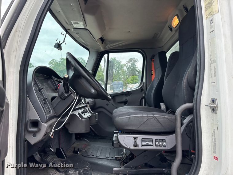 image for item YA2971 2019 Freightliner Business Class M2 box truck