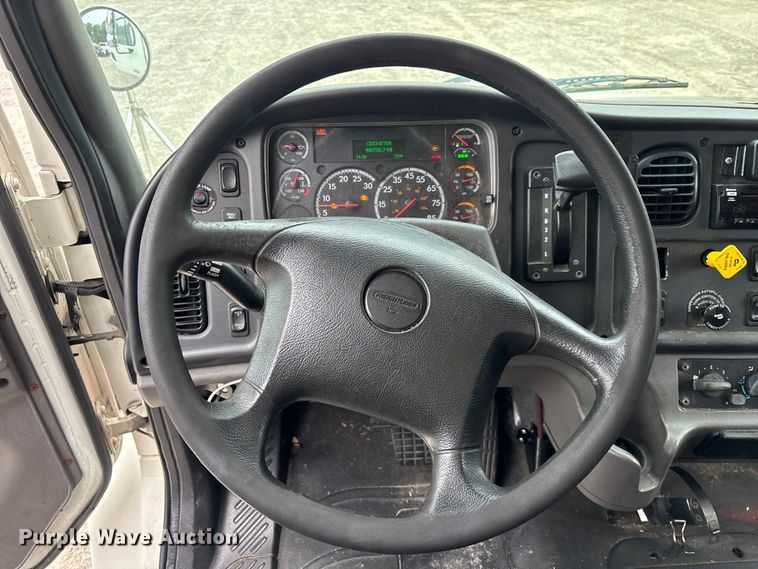 image for item YA2971 2019 Freightliner Business Class M2 box truck