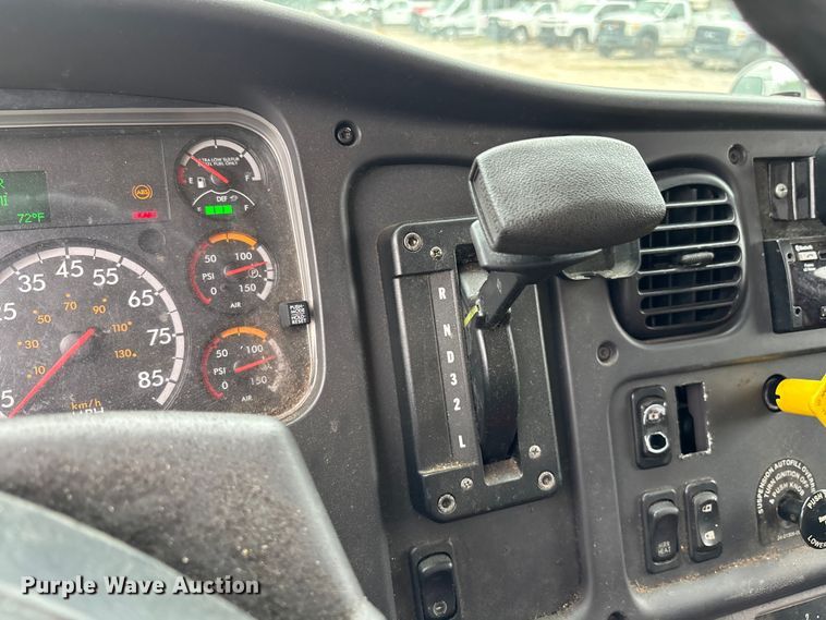 image for item YA2971 2019 Freightliner Business Class M2 box truck