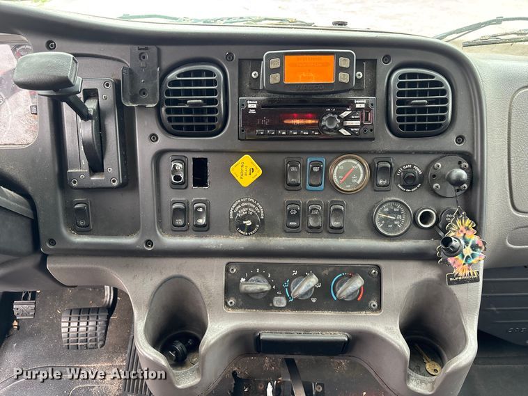 image for item YA2971 2019 Freightliner Business Class M2 box truck