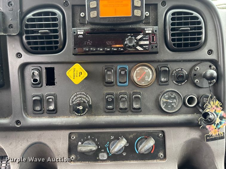 image for item YA2971 2019 Freightliner Business Class M2 box truck
