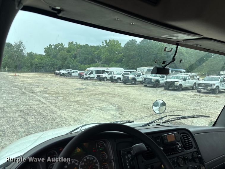 image for item YA2971 2019 Freightliner Business Class M2 box truck