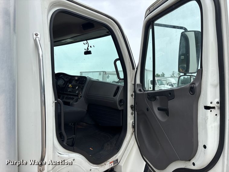 image for item YA2971 2019 Freightliner Business Class M2 box truck