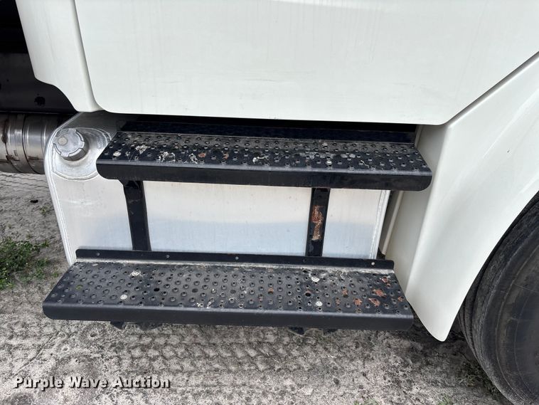 image for item YA2972 2019 Freightliner Business Class M2 box truck