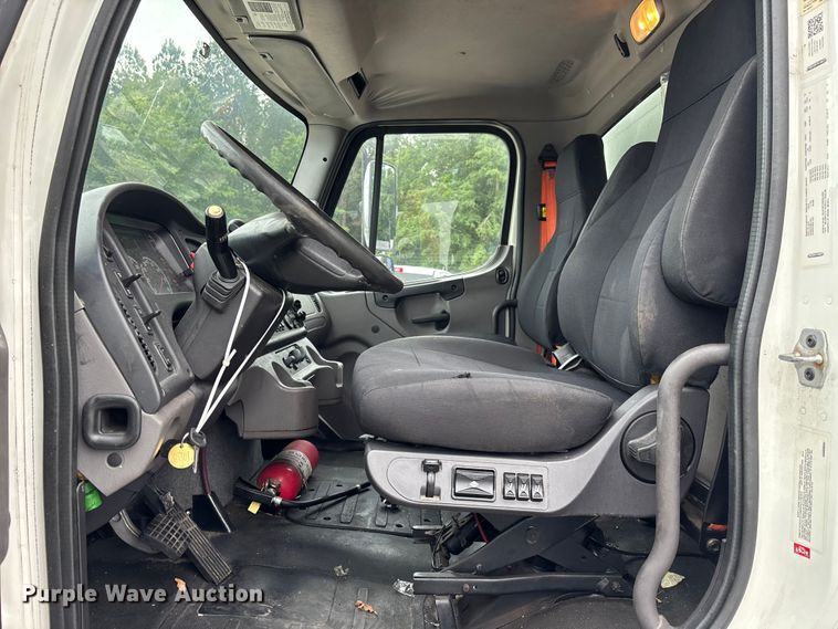 image for item YA2972 2019 Freightliner Business Class M2 box truck