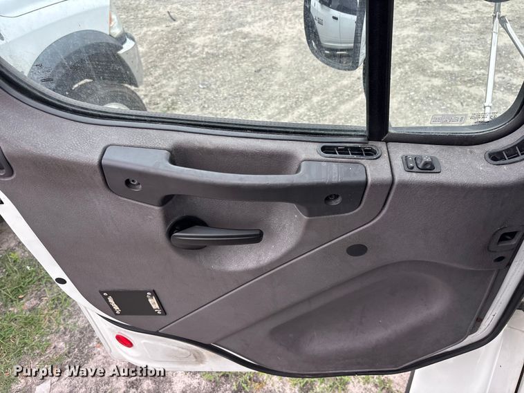 image for item YA2972 2019 Freightliner Business Class M2 box truck