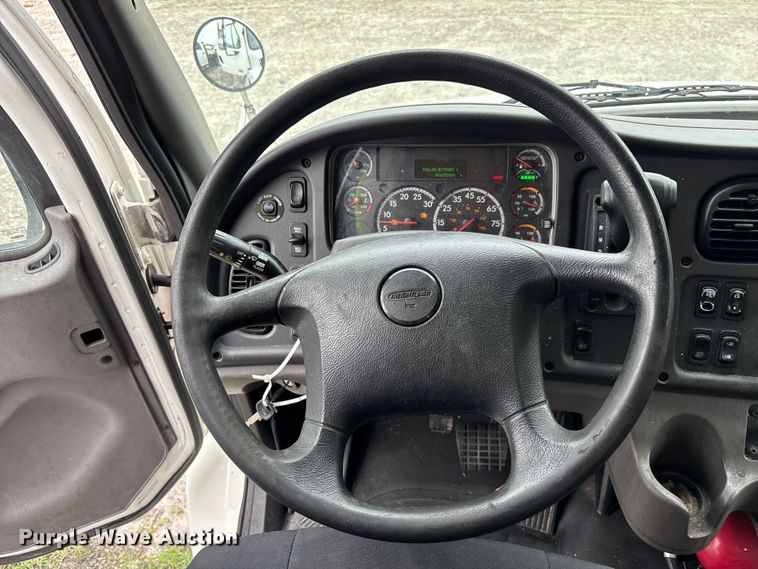 image for item YA2972 2019 Freightliner Business Class M2 box truck