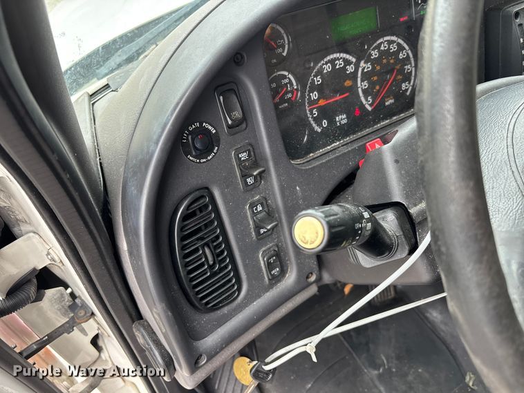 image for item YA2972 2019 Freightliner Business Class M2 box truck