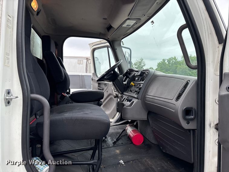 image for item YA2972 2019 Freightliner Business Class M2 box truck
