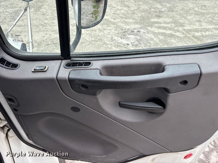 image for item YA2972 2019 Freightliner Business Class M2 box truck