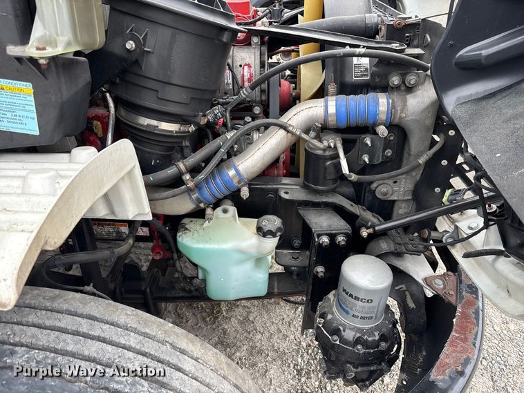 image for item YA2972 2019 Freightliner Business Class M2 box truck
