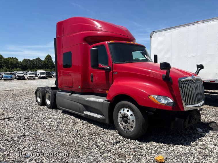 image for item YA3011 2018 International LT625 semi truck