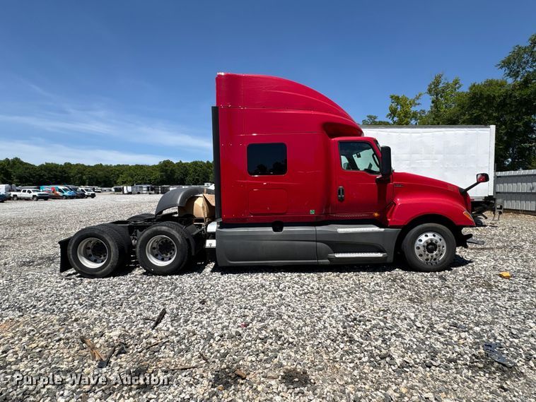 image for item YA3011 2018 International LT625 semi truck